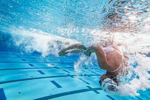 swimmer underwater flip turn